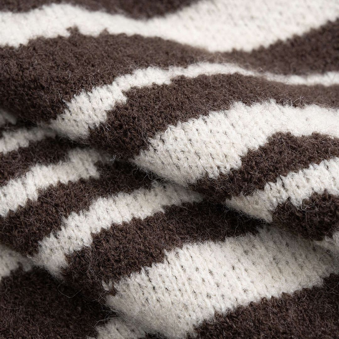 Zebramönstrad stickad kofta med bälte och franskant