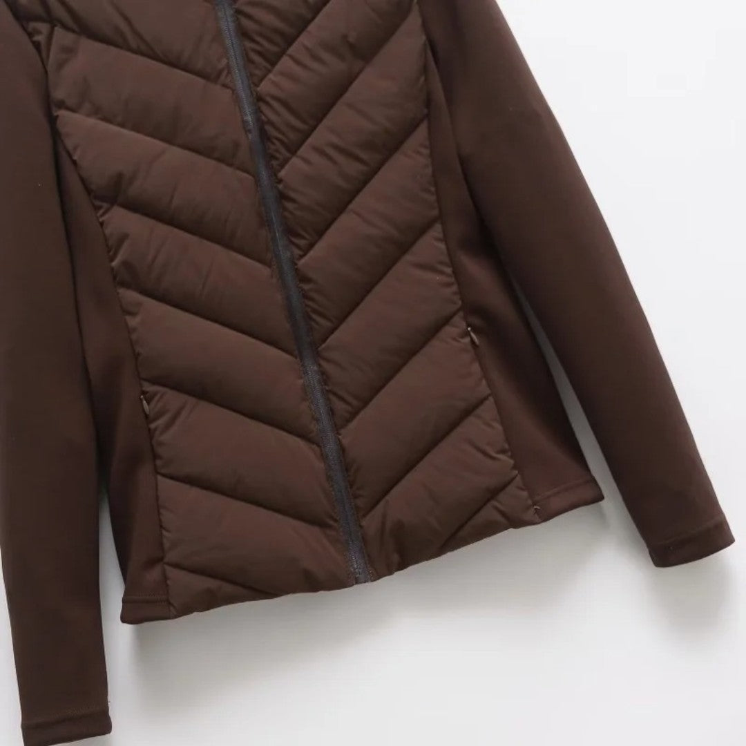 Huva sportjacka i smal passform med quiltat framstycke och mjuka stretchärmar