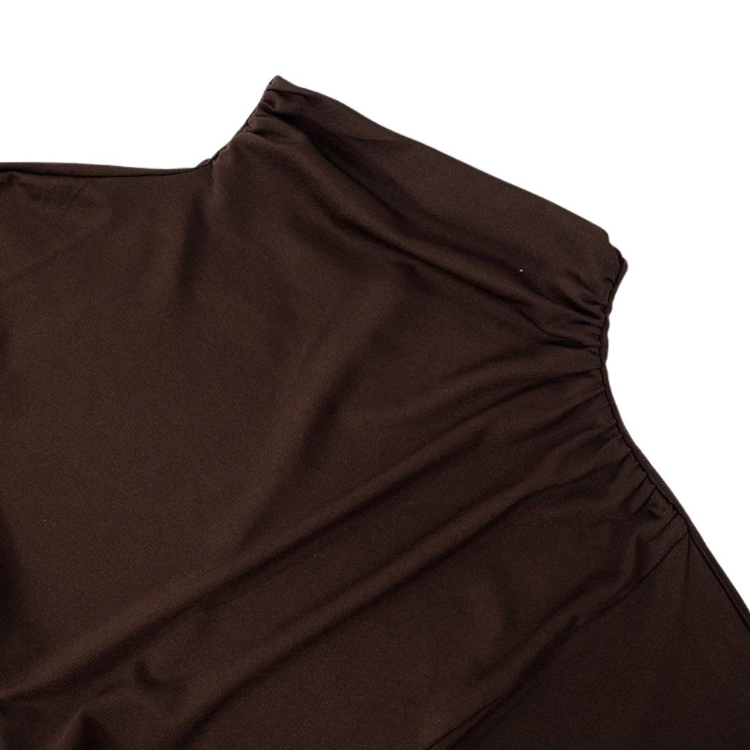 Asymmetrisk brun miniklänning med knytband och fladderärmar