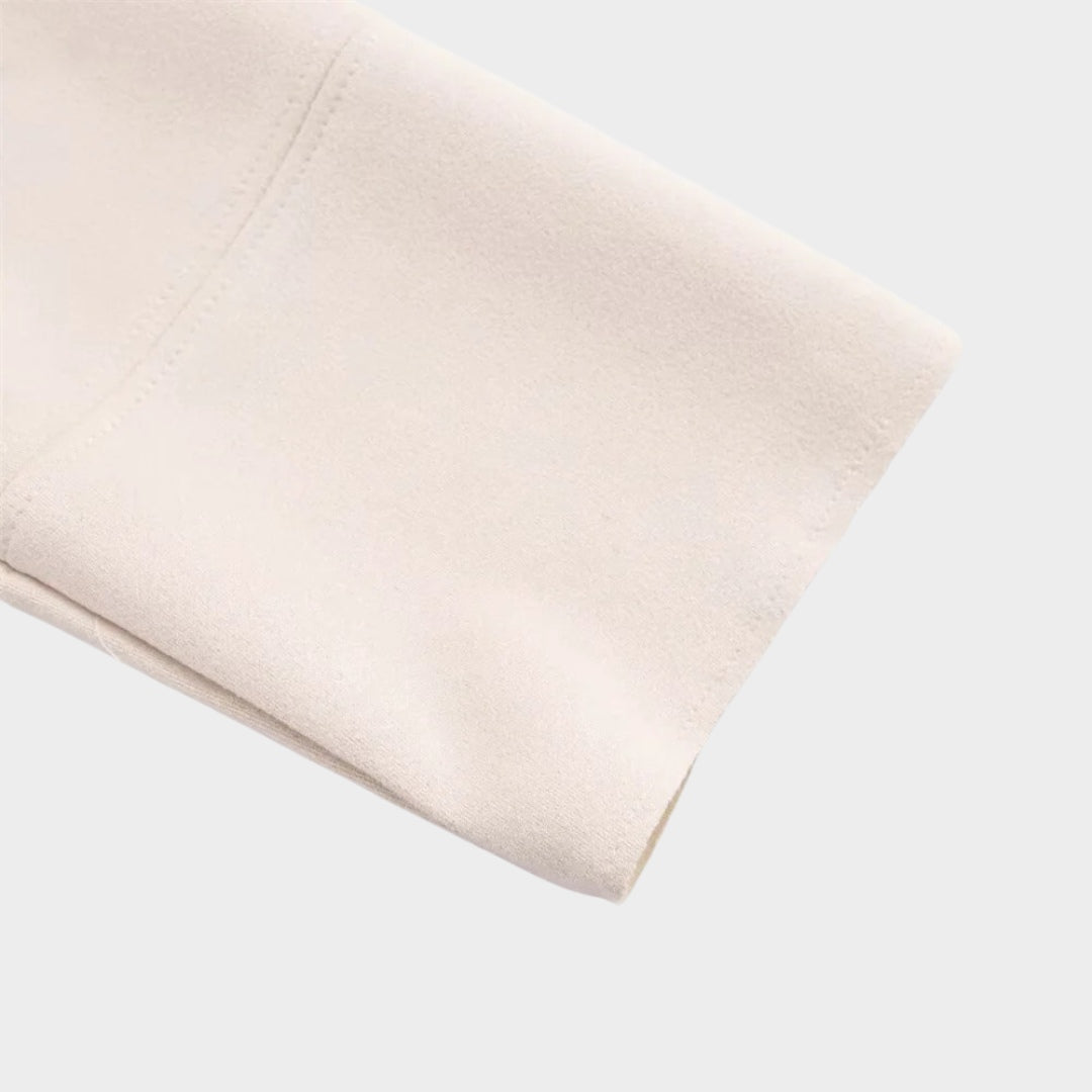 Beige trenchcoat i mockaliknande tyg med bälte