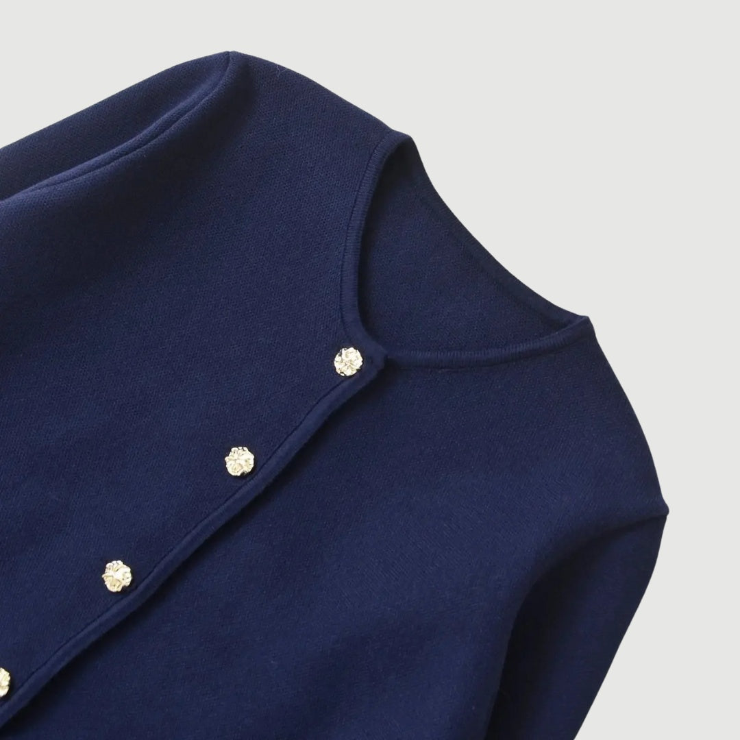 Figurnära kofta i marinblått med dekorativa knappar
