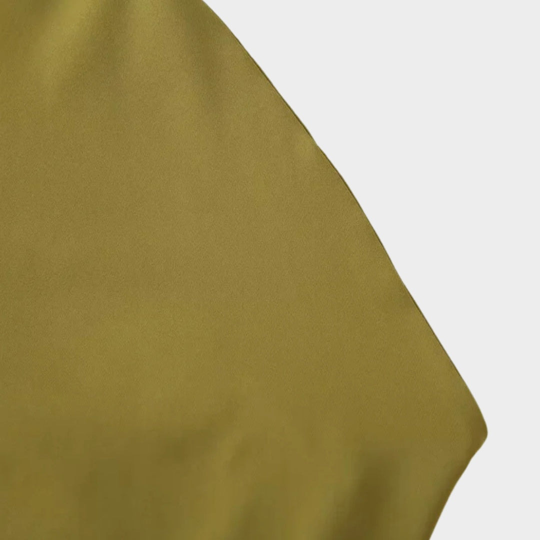 Halterlinne med bar rygg och off-shoulder-skärning