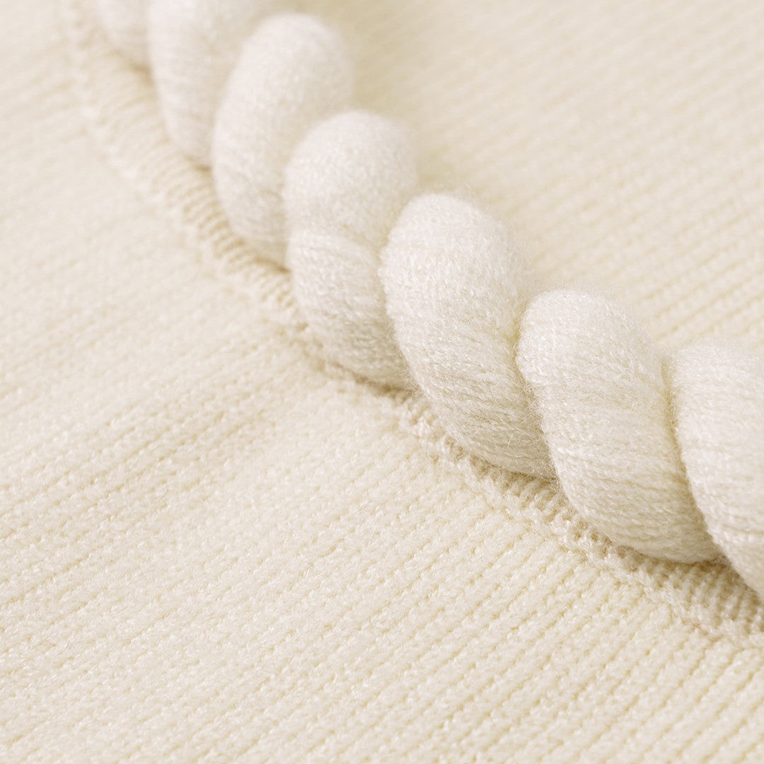 Ärmlös stickad topp med flätad halsringning och ribbkant