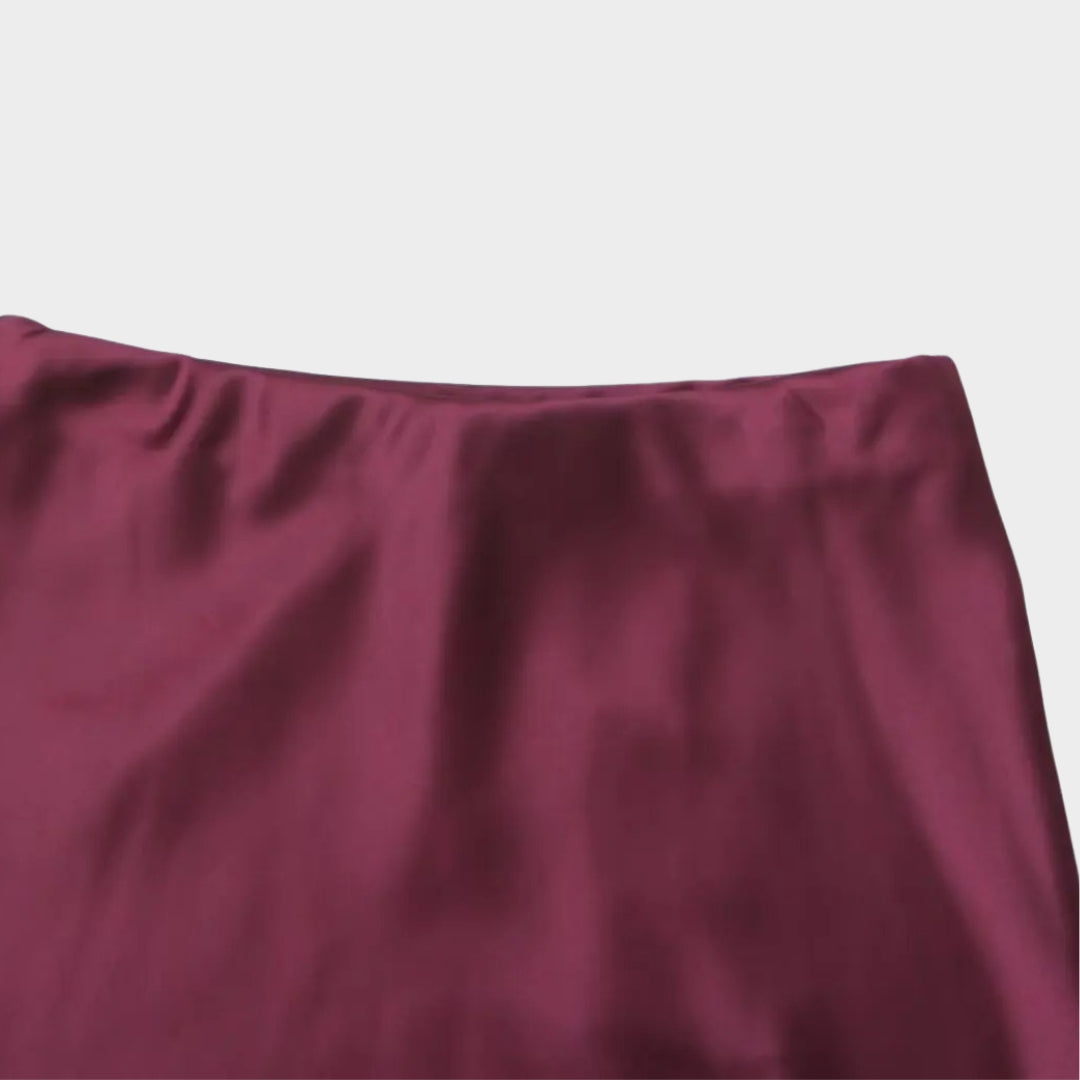 Satinkjol i midilängd med hög midja och A-linjeform