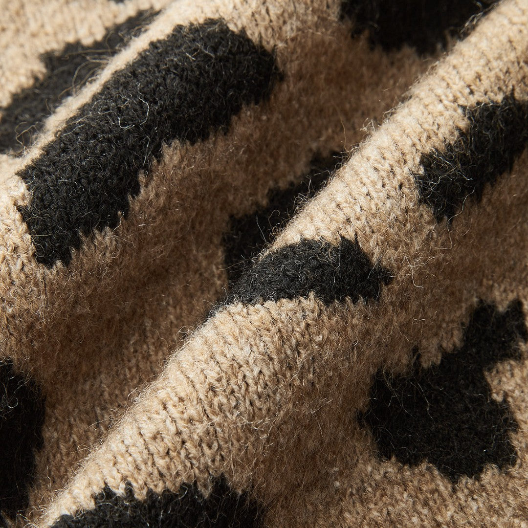 Stickad leopardmönstrad cardigan med svarta rosetter och ballongärmar