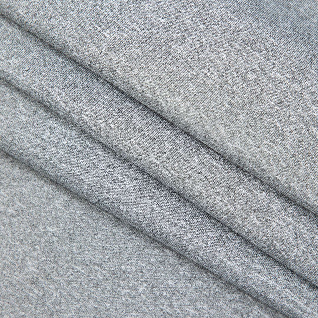 Grå lång ärmlös figurnära jerseyklänning med glansig yta och rundad urringning framtill