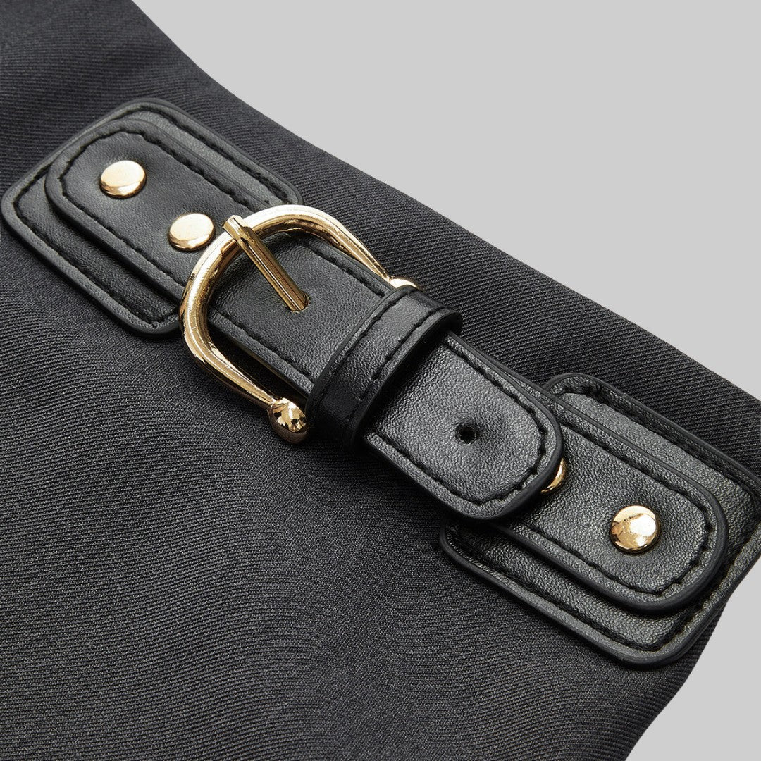 Kort veckad kjol med asymmetrisk design och bältdetalj