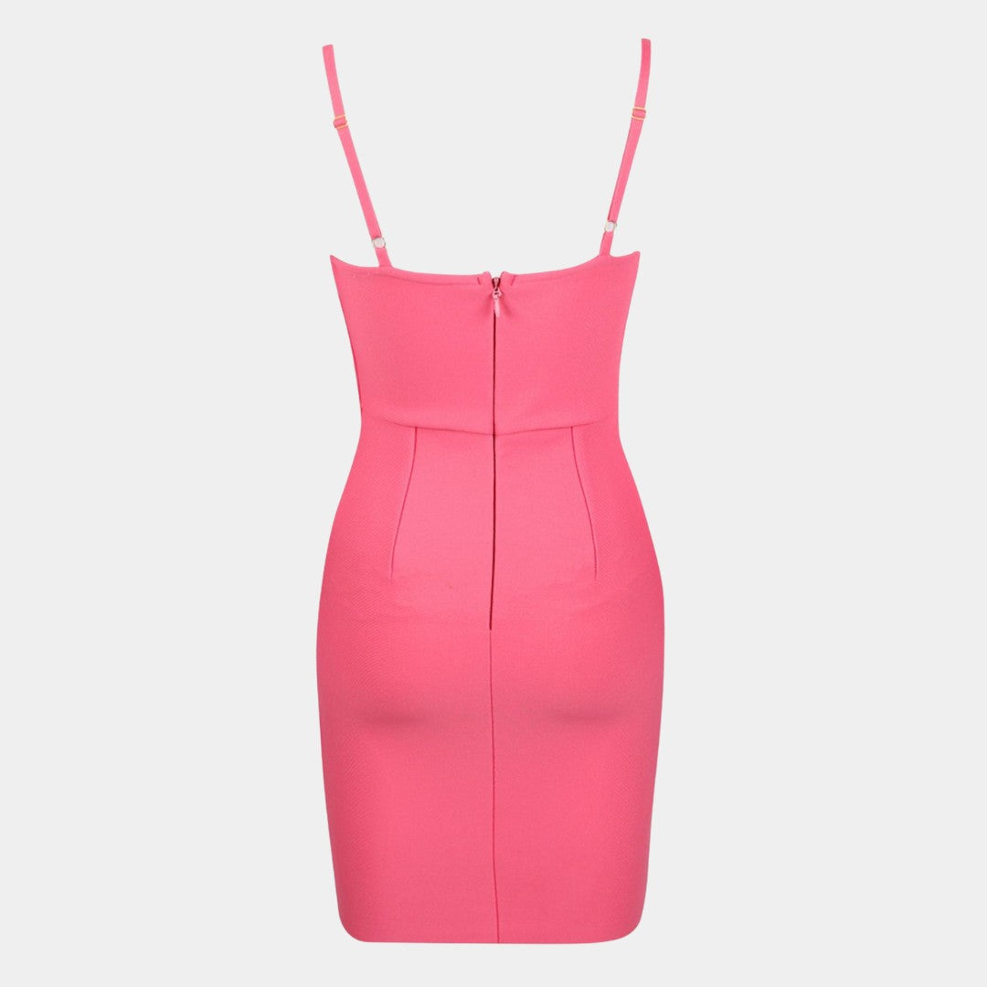 Kort bandageklänning med strukturerad byst och kristalldetalj på axelrem