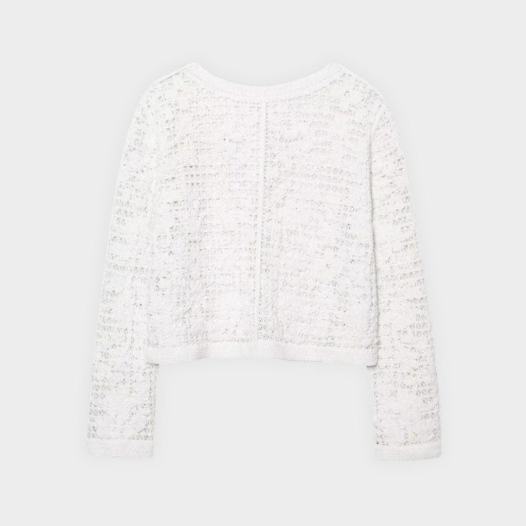 Vit virkad kofta med rund hals lång ärm och knappstängning