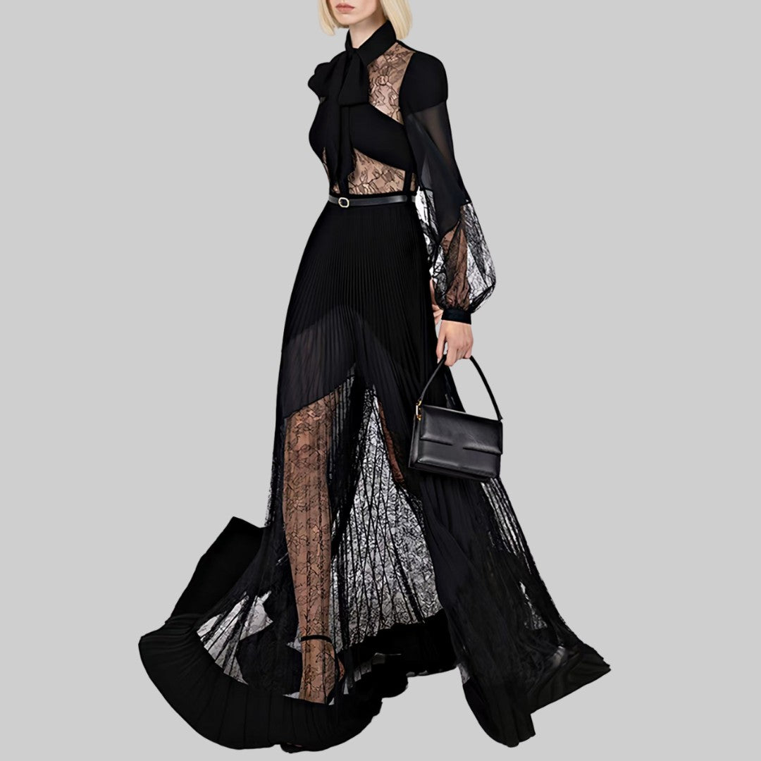 Svart Maxiklänning i Spets med Plisserad Kjol, Transparenta Partier och Knutdetalj vid Halsen