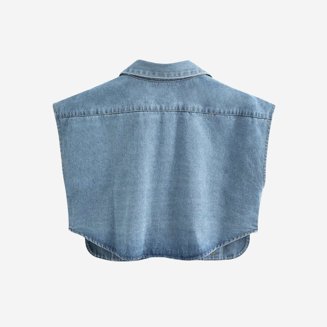 Extra kort ärmlös jeansväst med bröstfickor och tryckknappar i klassisk denim