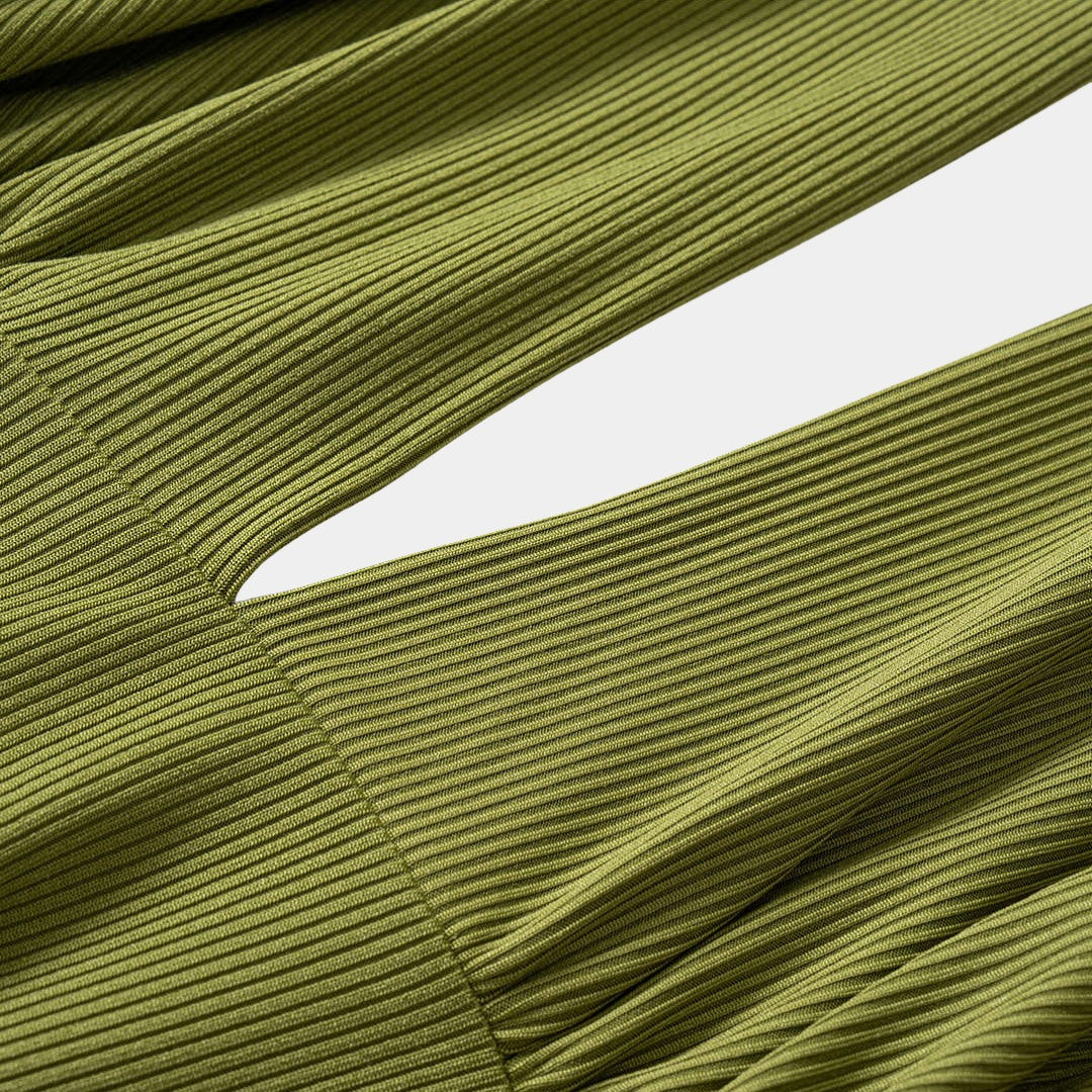 Olivgrön miniklänning i jersey med halterneck, knytdetalj och djup V-ringning