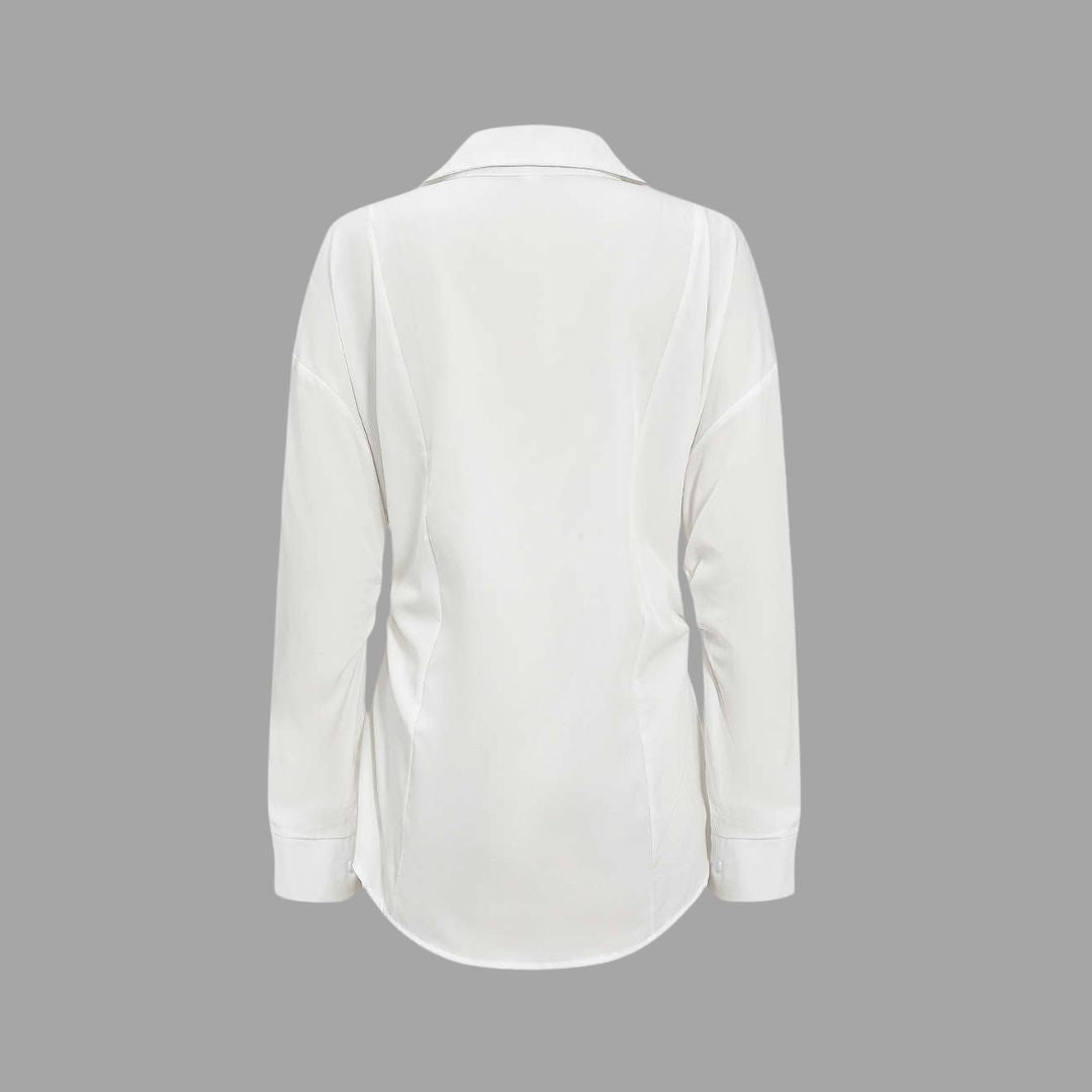 Vit lång skjorta med markerad midja och breda manschetter