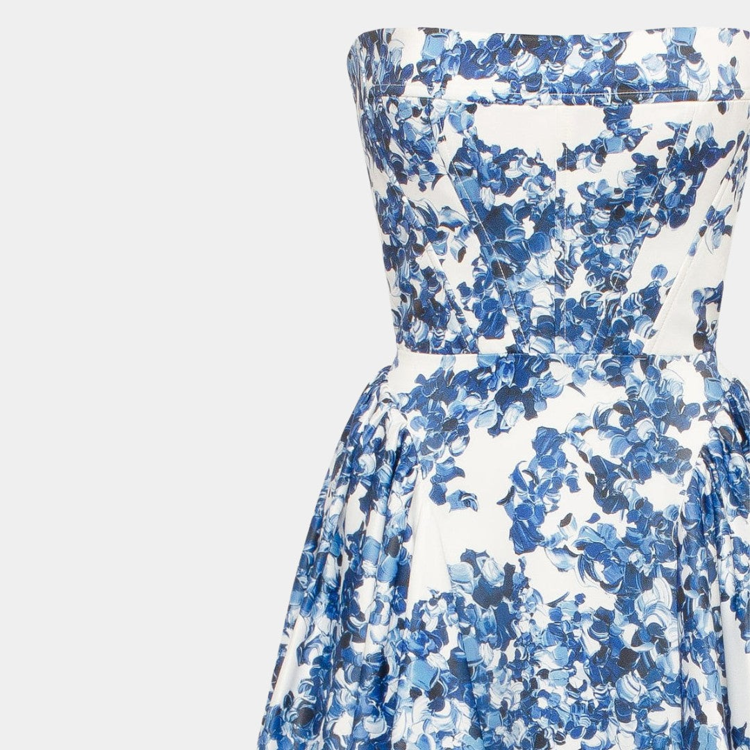 Axelbandslös maxiklänning i blå hortensiablommig print