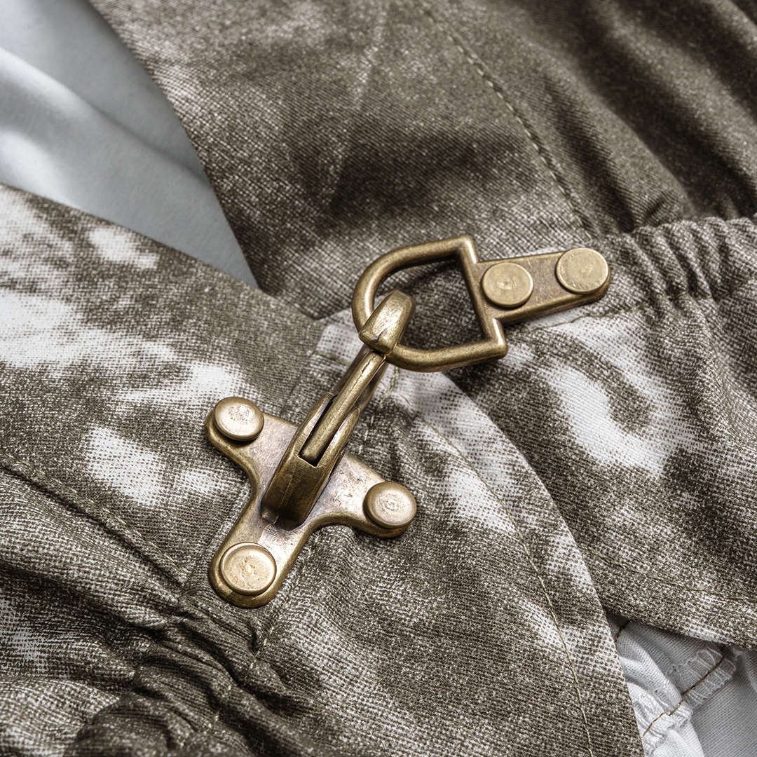 Militärgrön Luftig twilltopp med unik struktur och avslappnad passform