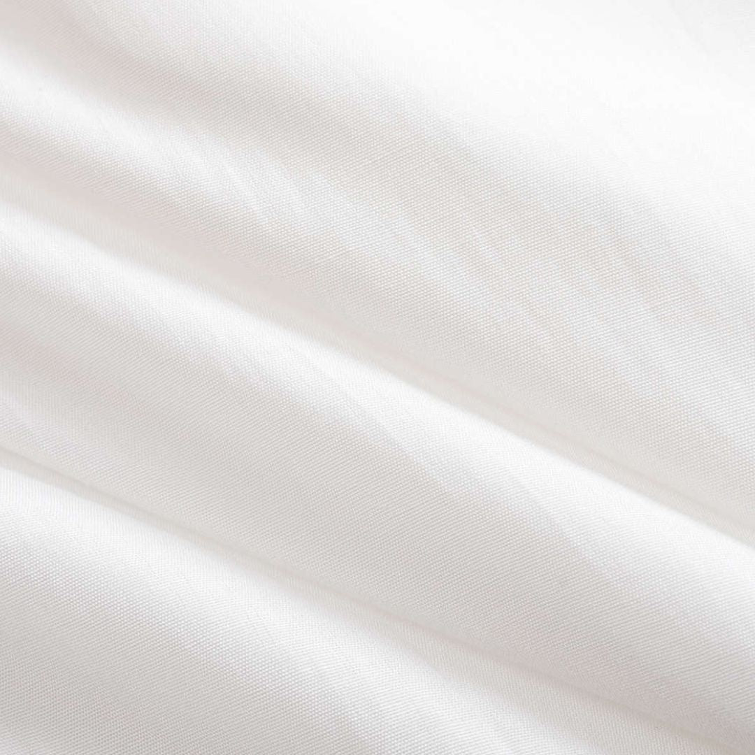 Vit Figurnära lång topp i vävd semitransparent polyester med rund hals och mjukt fall