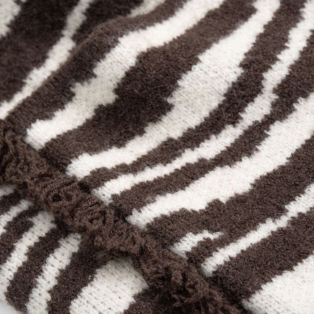 Zebramönstrad stickad kofta med bälte och franskant