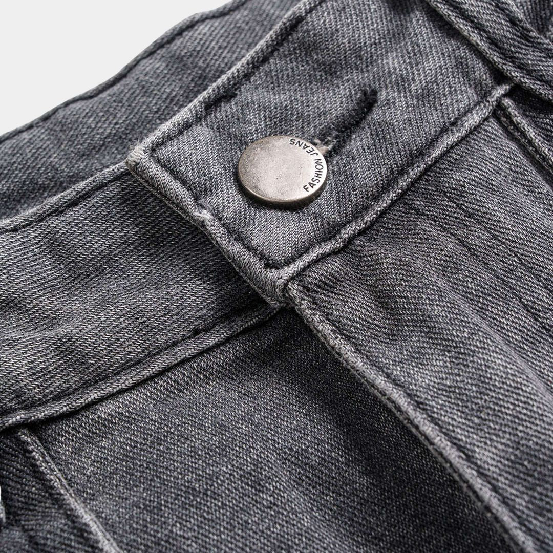 Statement-denimbyxor med överdimensionerade fickor, råa kanter, asymmetrisk sömnad och extra bred silhuett