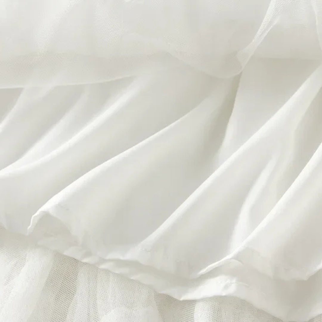 Kjol i mesh med volanger empiremidja A-linje silhuett och lagerstruktur