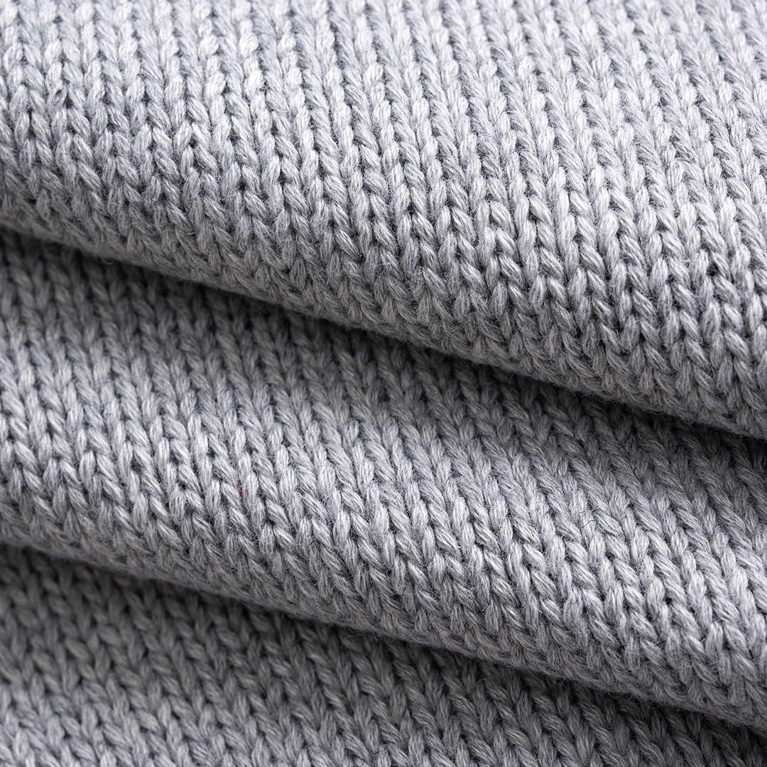 Ljusgrå Kofta med knappar och dekorativa fickor i stickad struktur