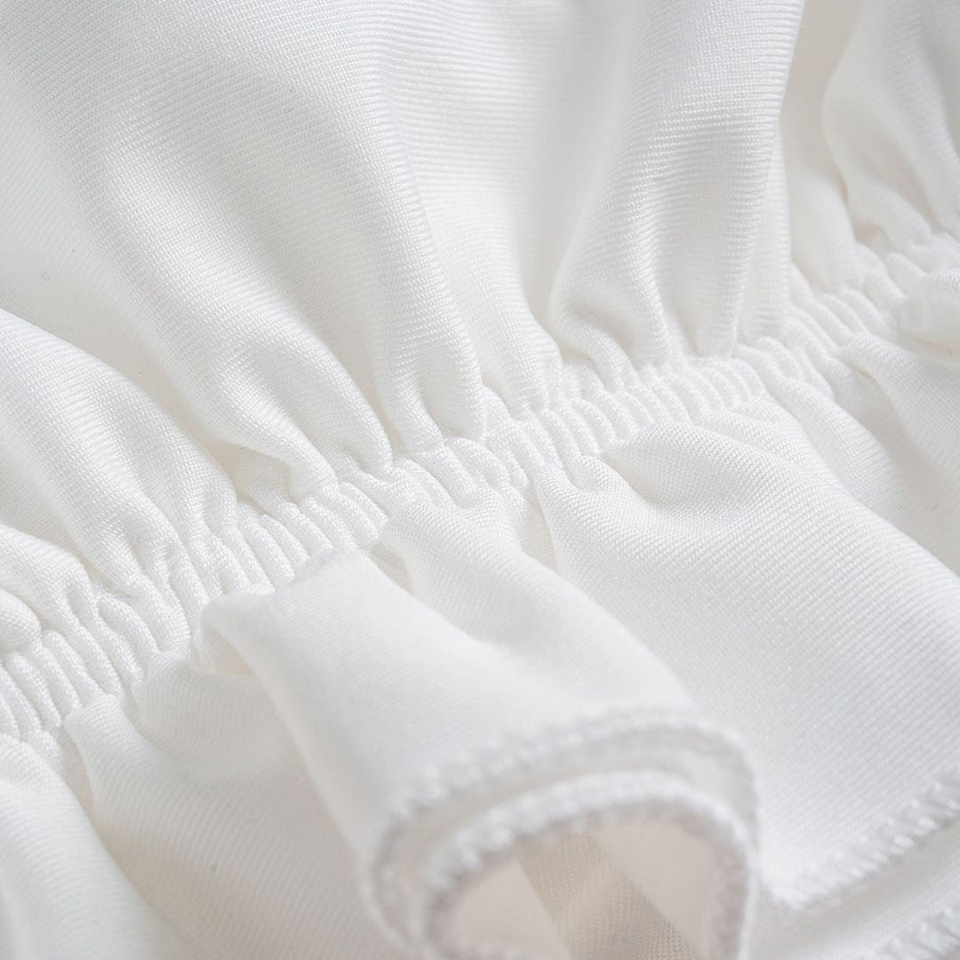 Axelbandslös maxiklänning i jersey med volang och smal passform