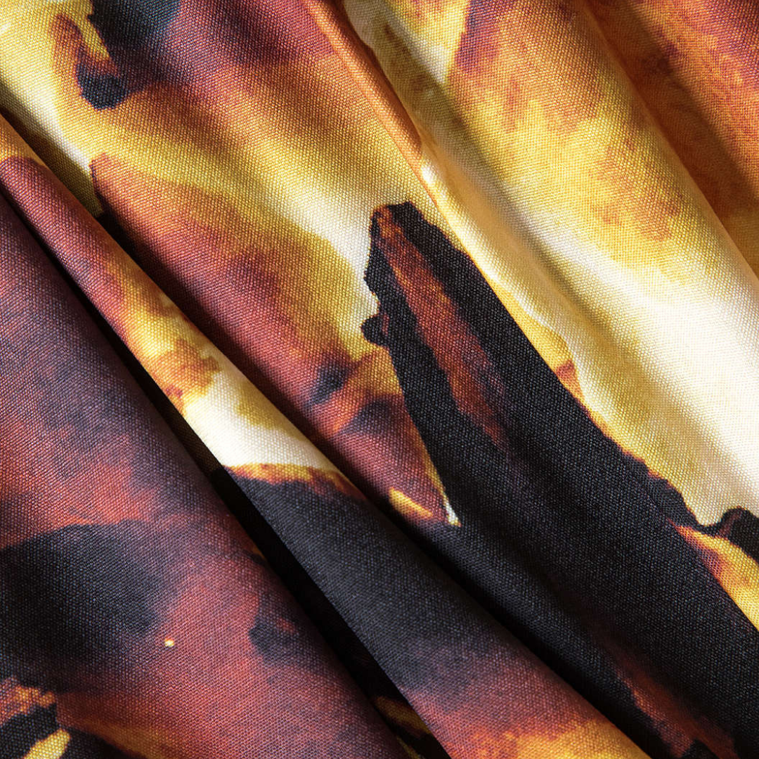 Gul lång skjortklänning med knutdetalj i midjan ballongärmar och konstnärligt tryck