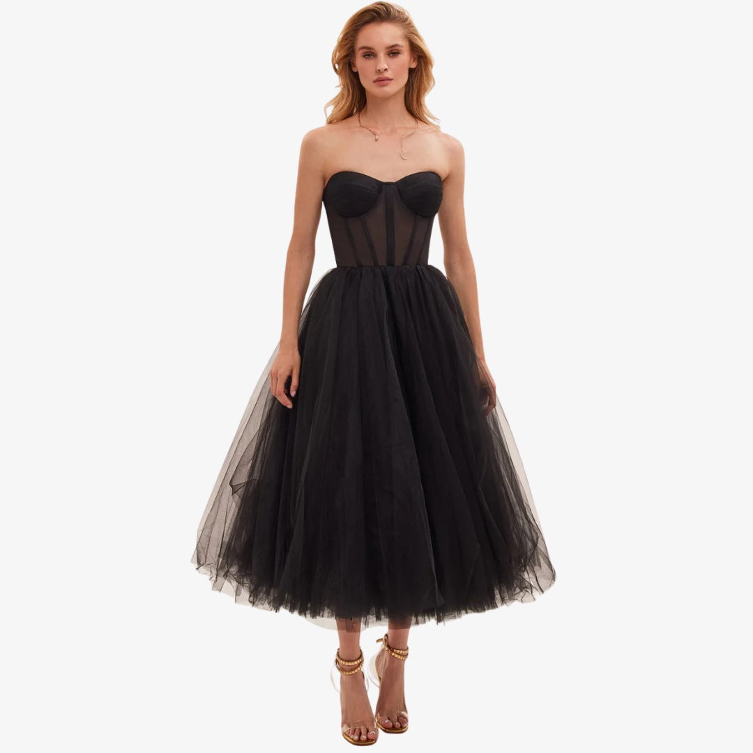 Axelbandslös tyll midiklänning med hjärtformad urringning och snörkorsett