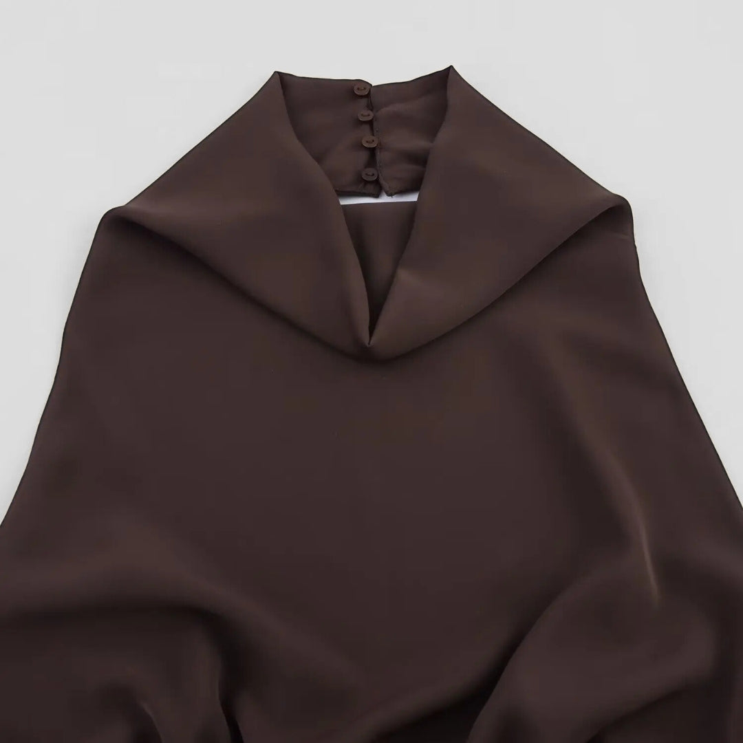 Midiklänning med draperad halterneck och smal silhuett