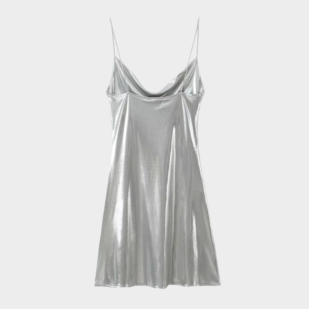 Glittrande miniklänning med smala axelband och öppen rygg