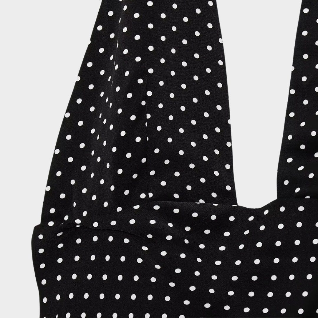 Svart halterneck-klänning med prickigt mönster och öppen rygg