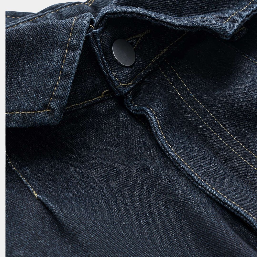 Mörkblä vida jeans med unik skjortkrage i midjan, bred silhuett och klassisk denimstruktur utan stretch