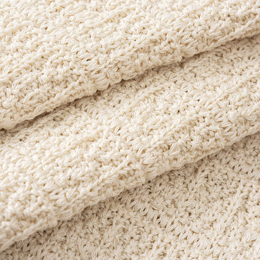 Kort virkad minikjol i trikå med volangkant och låg stretch