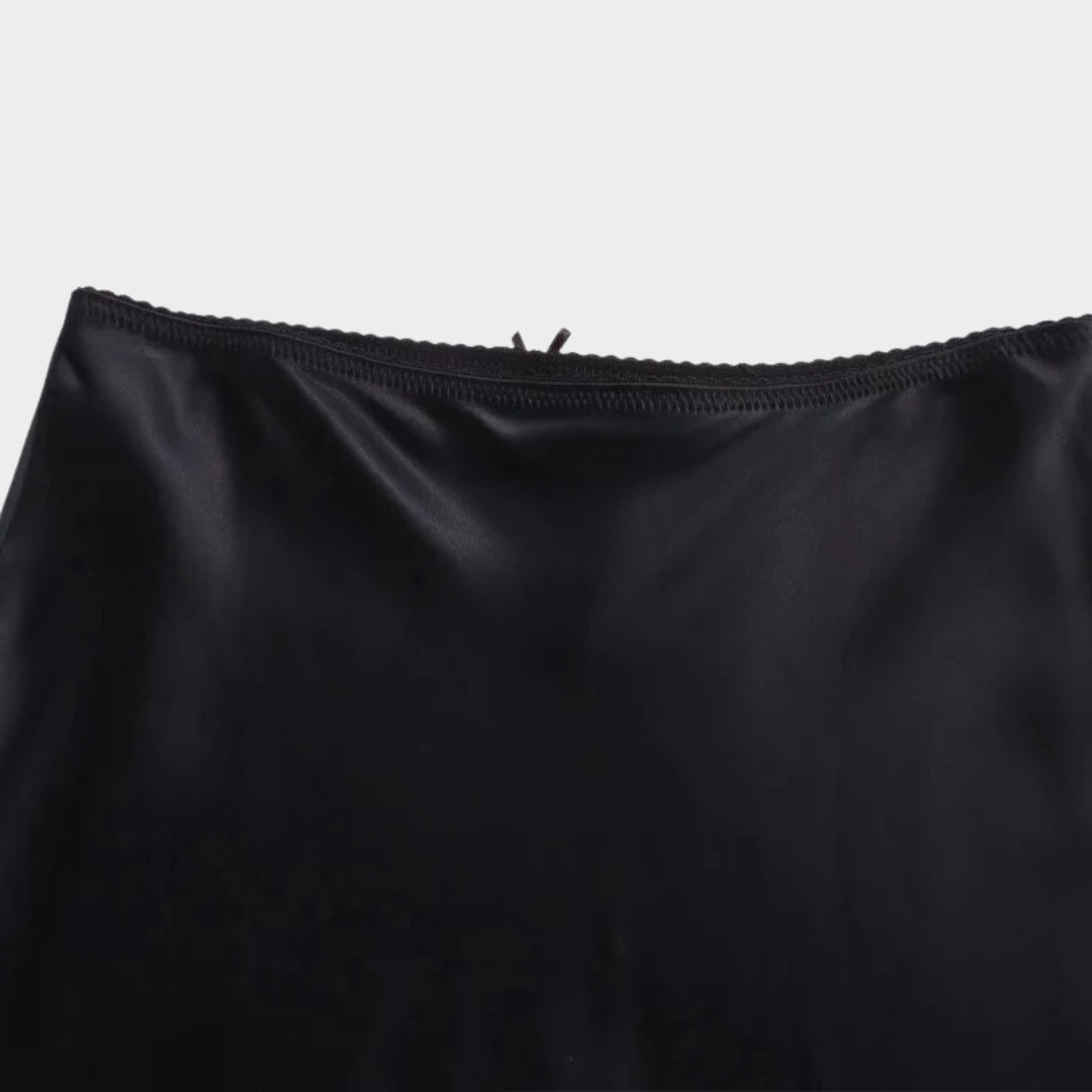 Midilång satinkjol med naturlig midja och A-linjeform