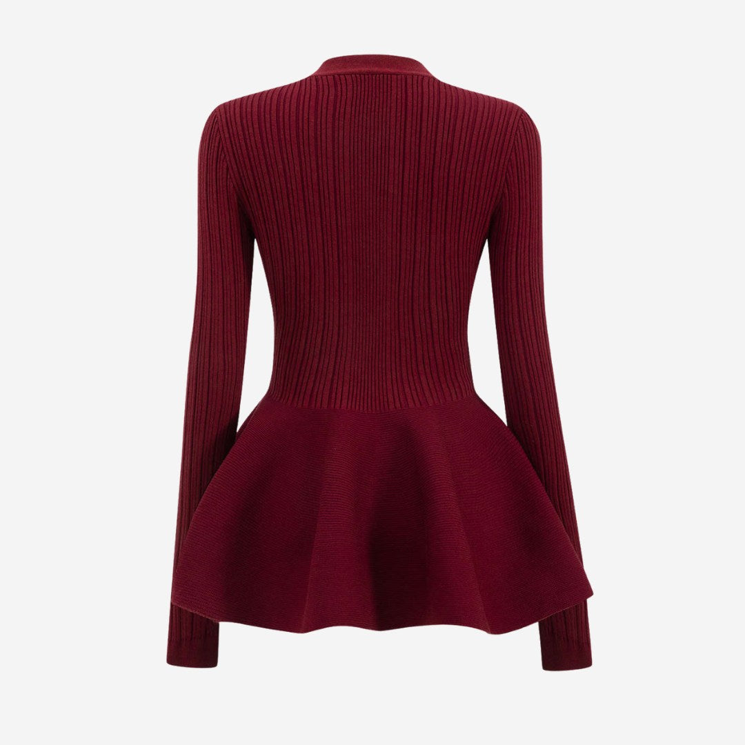 Stickad kofta med peplumdesign och knappstängning framtill