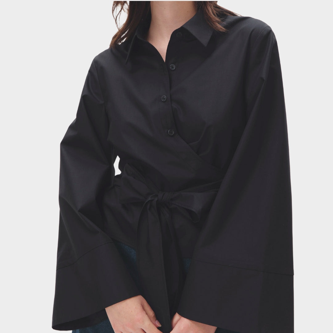 Omslagsblus med V-ringning och vida ärmar