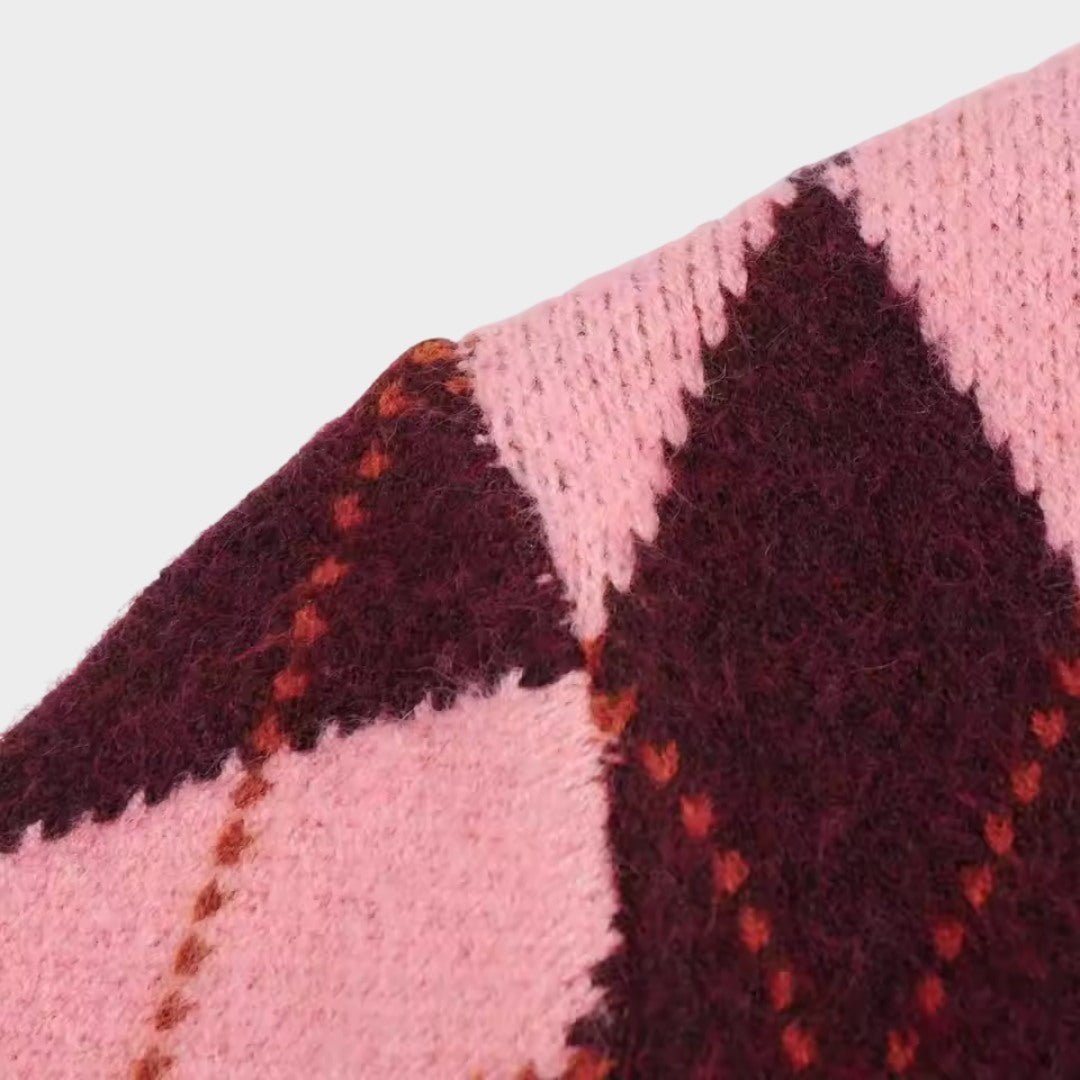 Rutig rosa kofta med diamantmönster och lång ärm