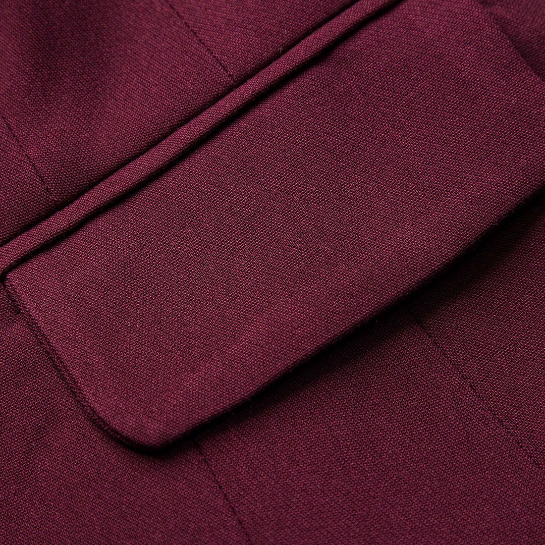 Vinröd skräddad kavaj i rayonmix med asymmetrisk cape-detalj och klassisk passform