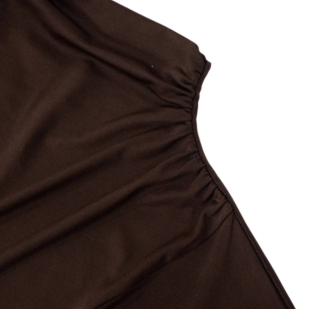 Asymmetrisk brun miniklänning med knytband och fladderärmar