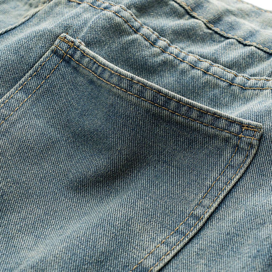 Höga ljusblå jeans med kraftiga slitningar, transparenta infällningar och bred rak passform i strukturerad denim