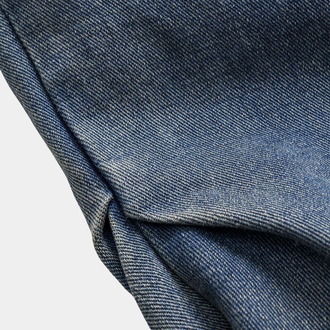 Blå cargojeans i denim med utanpåliggande fickor, lös passform och tvättad yta i bomullsblandning