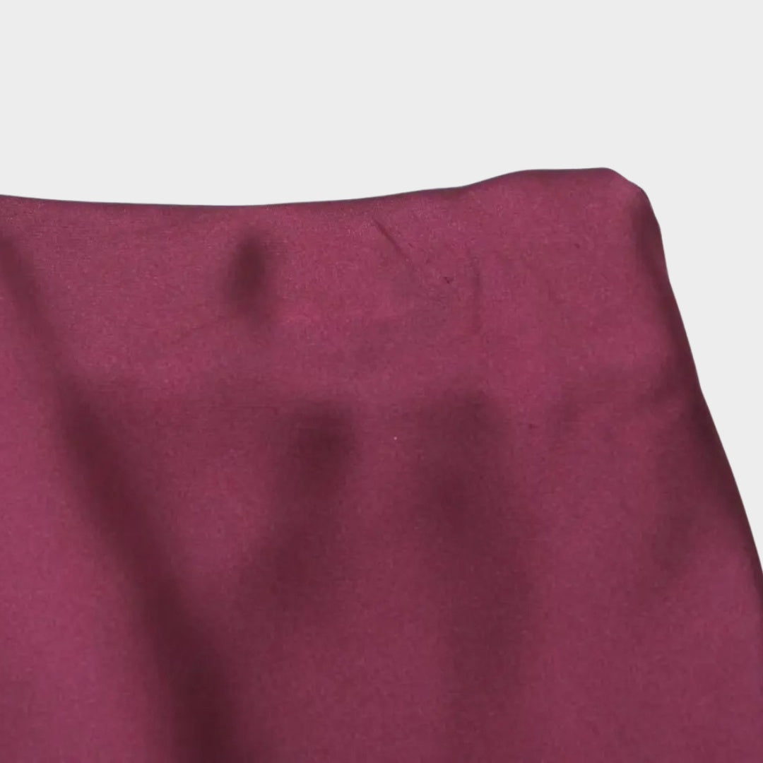 Satinkjol i midilängd med hög midja och A-linjeform