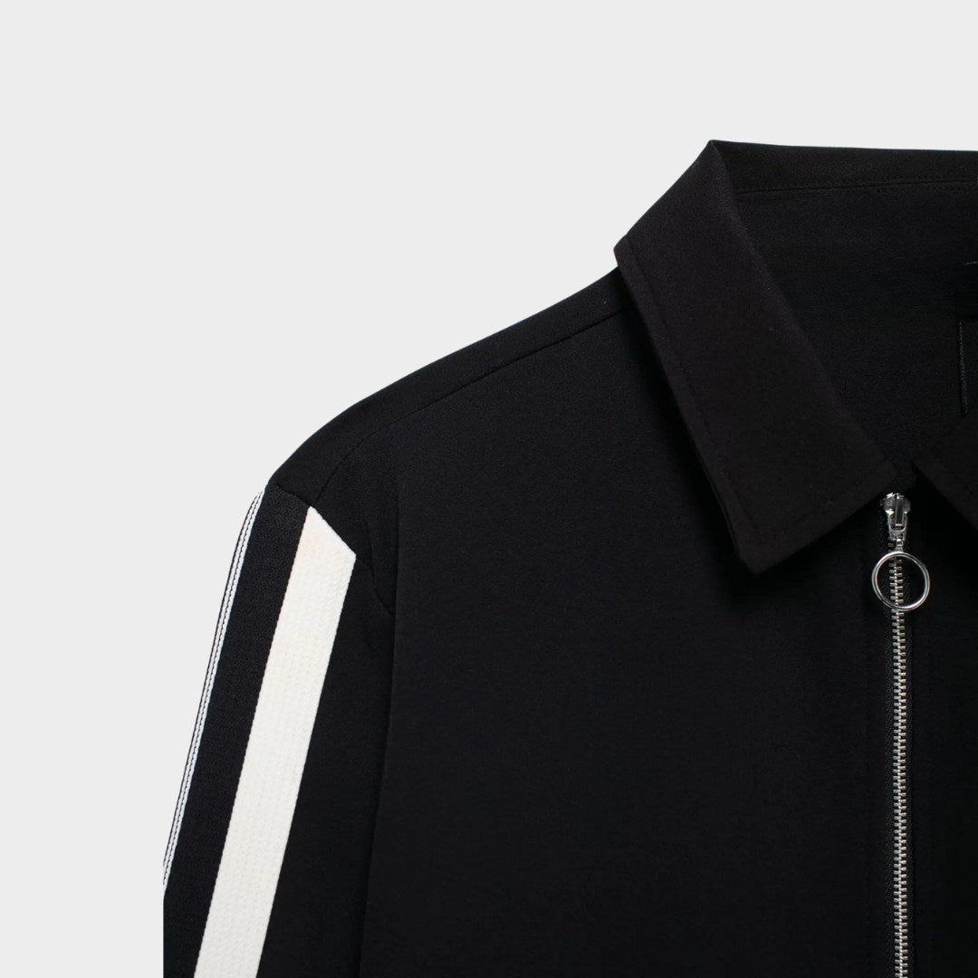 Tvådelad svart chique tracksuit i tjockt stretchmaterial med kontrastbyxor