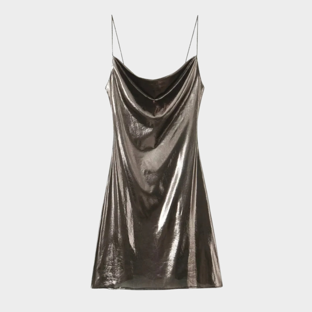 Glittrande miniklänning med smala axelband och öppen rygg