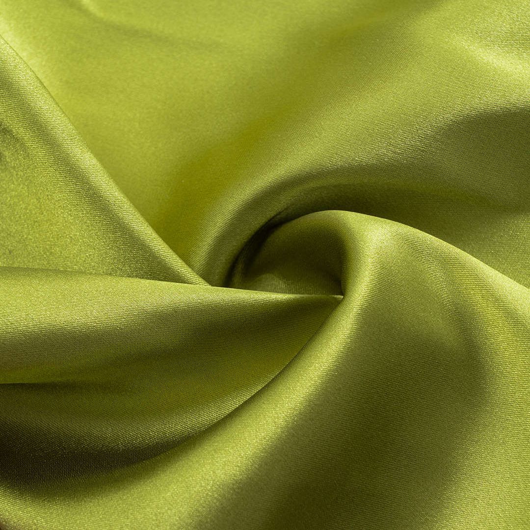 Limegrön kort satintopp med tvinnad front och vida ärmar