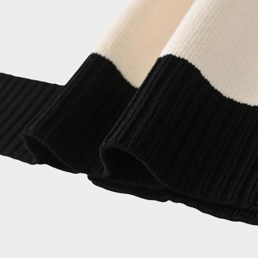 Elegant kort kofta med kontrastkant och guldfärgade knappar