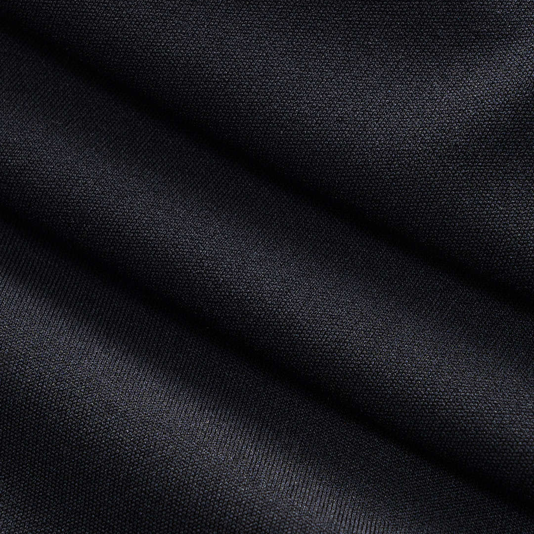 Svart asymmetrisk midiklänning i jersey med utskuren midja och stor blomapplikation i organza