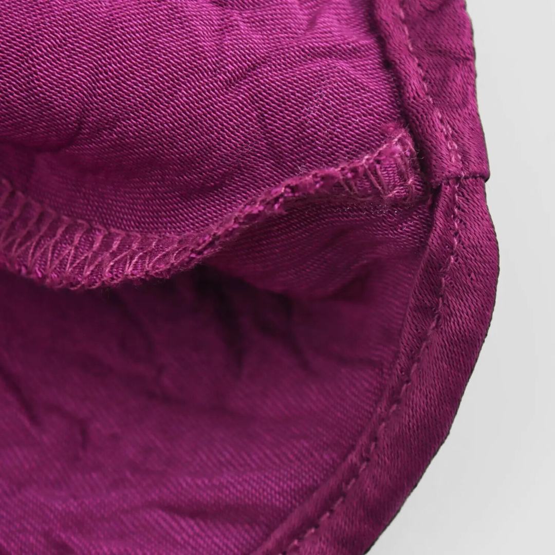 Midiklänning i satinstil med draperad rygg och figurnära passform