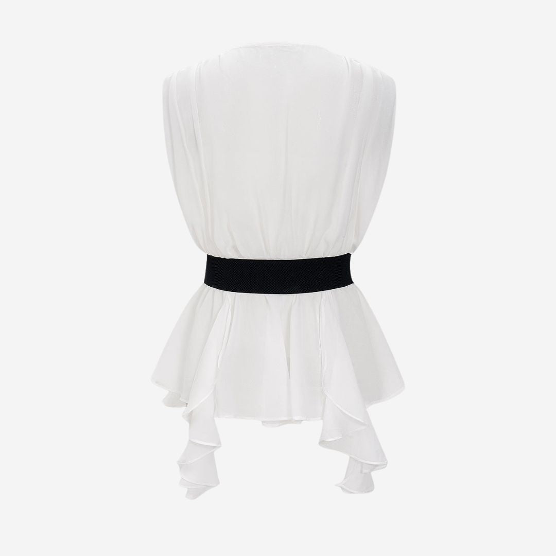 Romantisk transparent tulleblus med volanger och smickrande silhuett