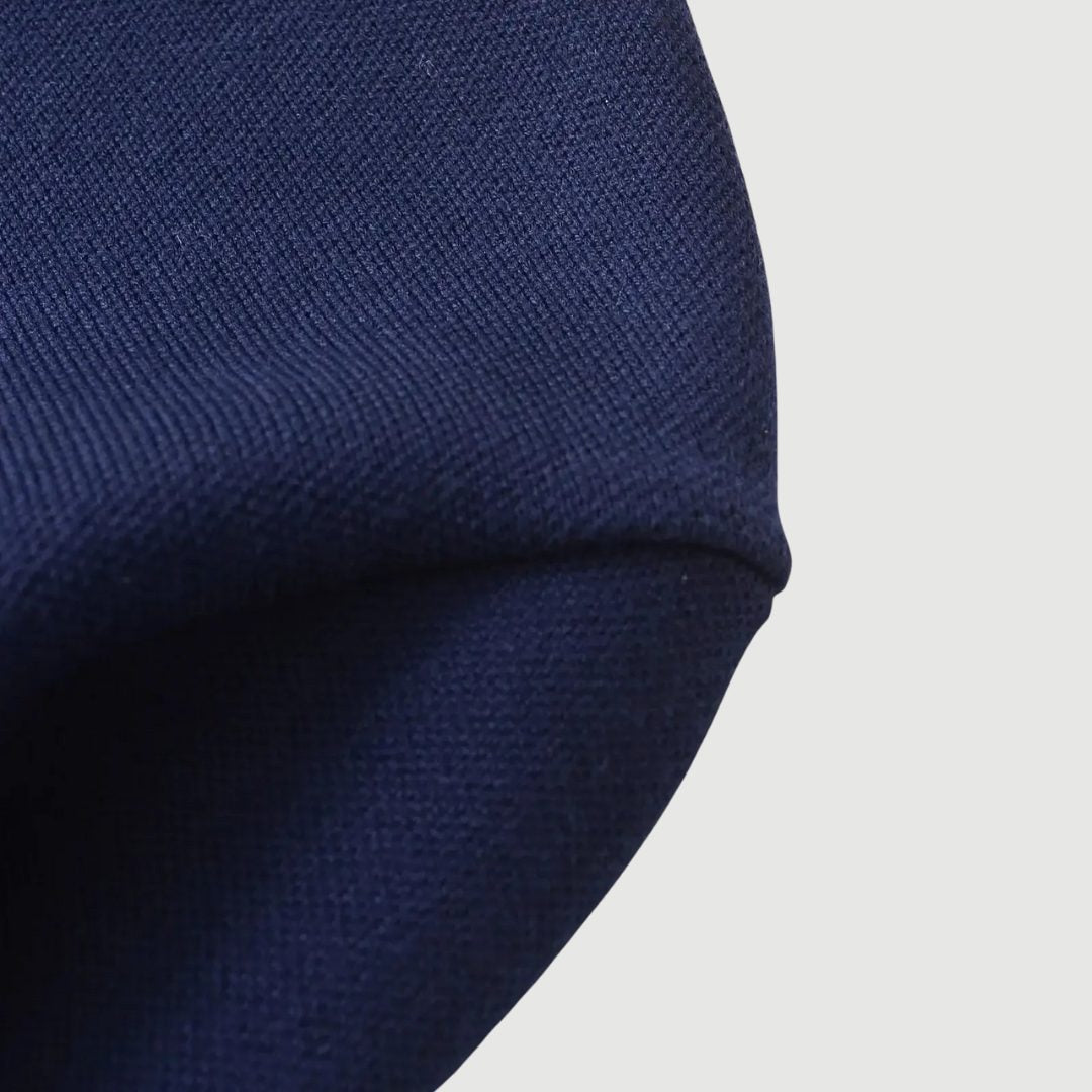 Figurnära kofta i marinblått med dekorativa knappar