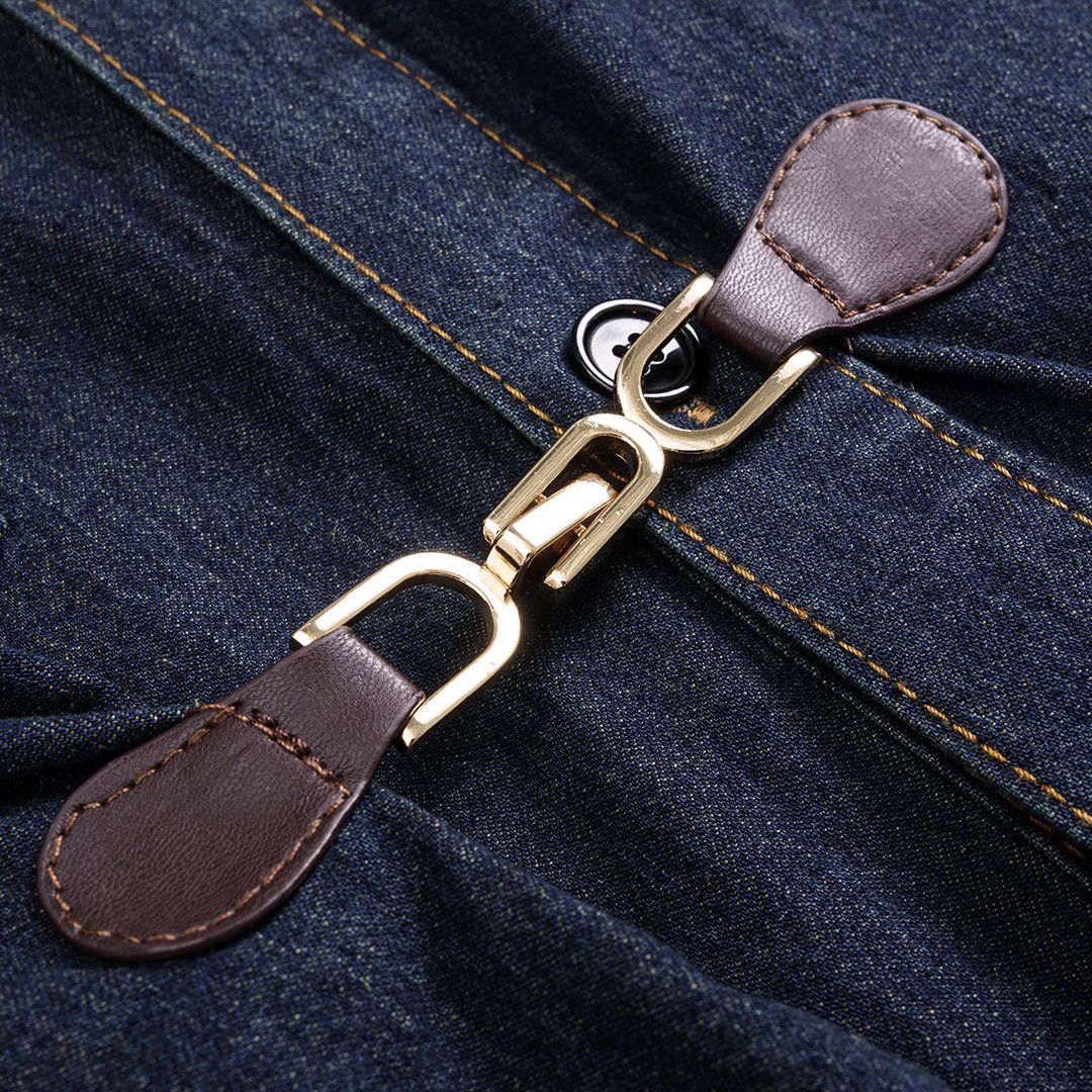 Mörkblå denimskjorta med asymmetrisk ficka och metallspänne i midjan